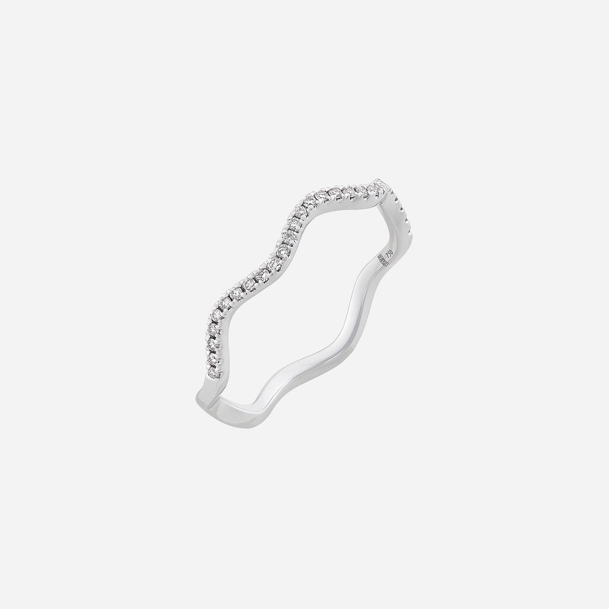 wavy diamond ring in 18k white gold, featuring a fluid design and radiant stones along the sculpted curves.