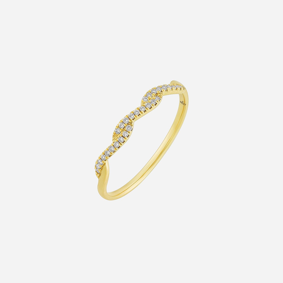 enchanted waves diamond ring in 18k yellow gold with pavé diamonds, featuring a graceful undulating design.