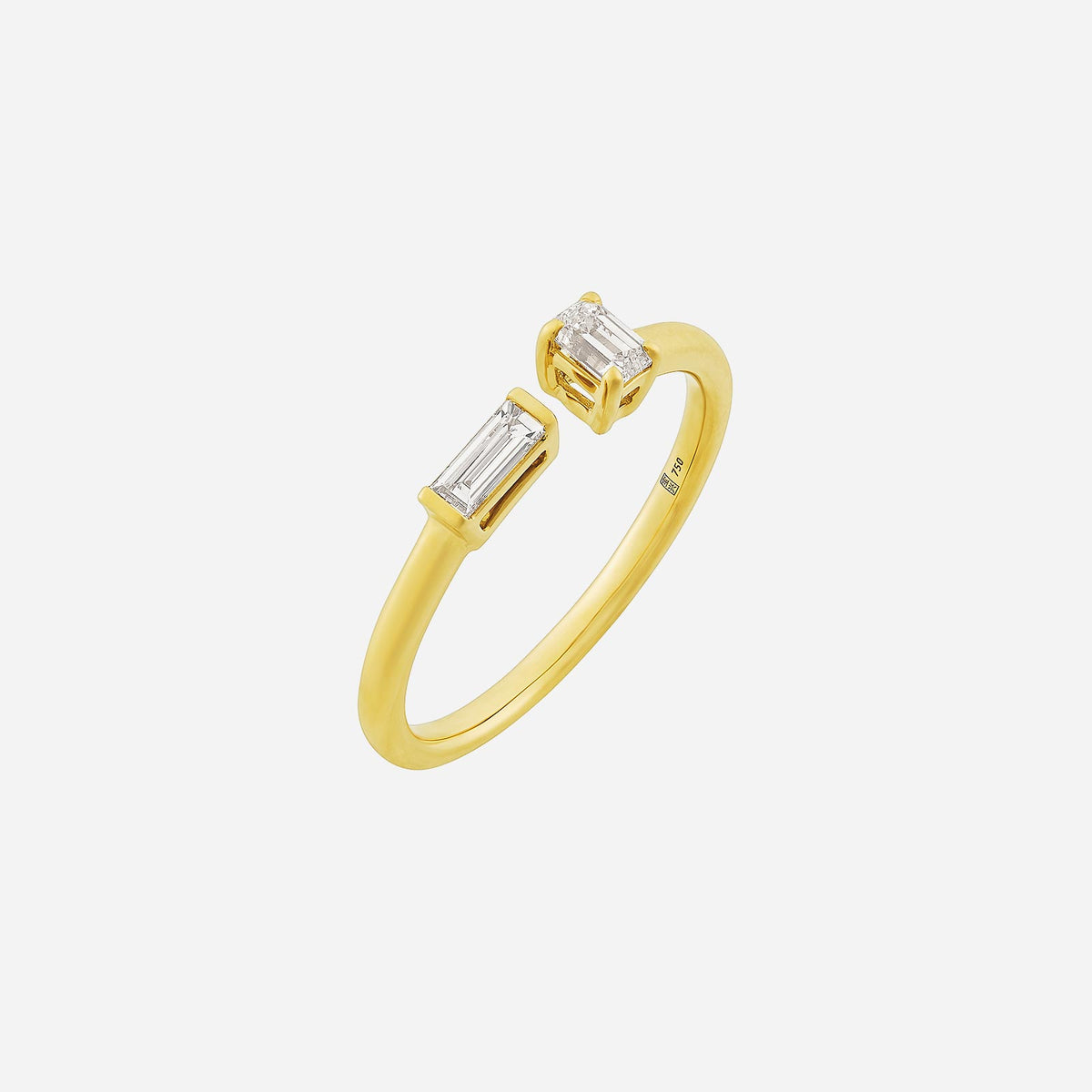 brilliance duo diamond ring in 18k yellow gold featuring two elegant emerald-cut diamonds.