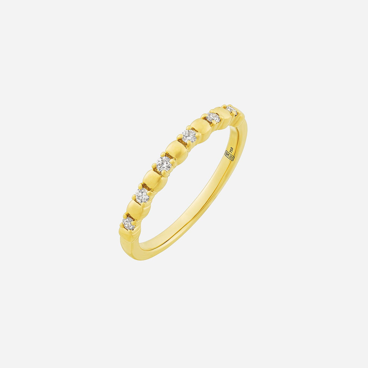 dazzle line diamond ring in 18k yellow gold with alternating round diamonds, elegant and refined design.