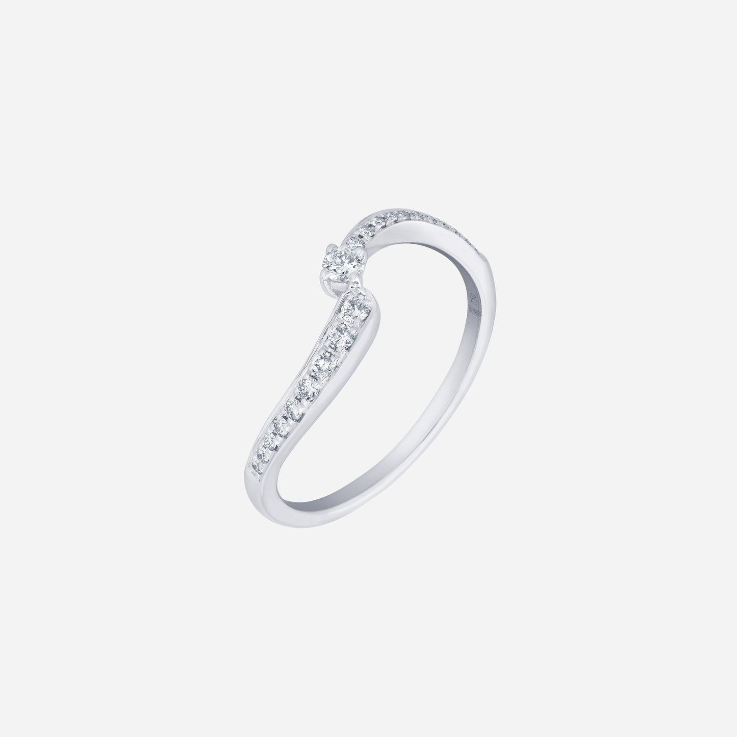 harmony links diamond ring in 18k white gold with diamond accents and a delicate wave design.