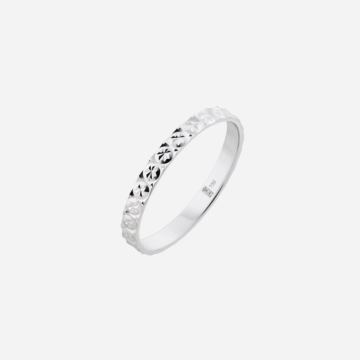 textured 18k white gold band featuring intricate designs, perfect for everyday elegance and timeless style.