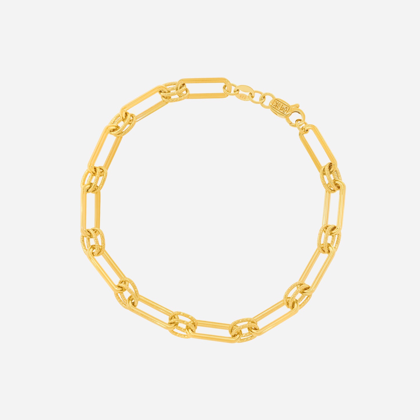 22k yellow gold loop link bracelet featuring polished and textured alternating links, ideal for everyday and elegant wear.