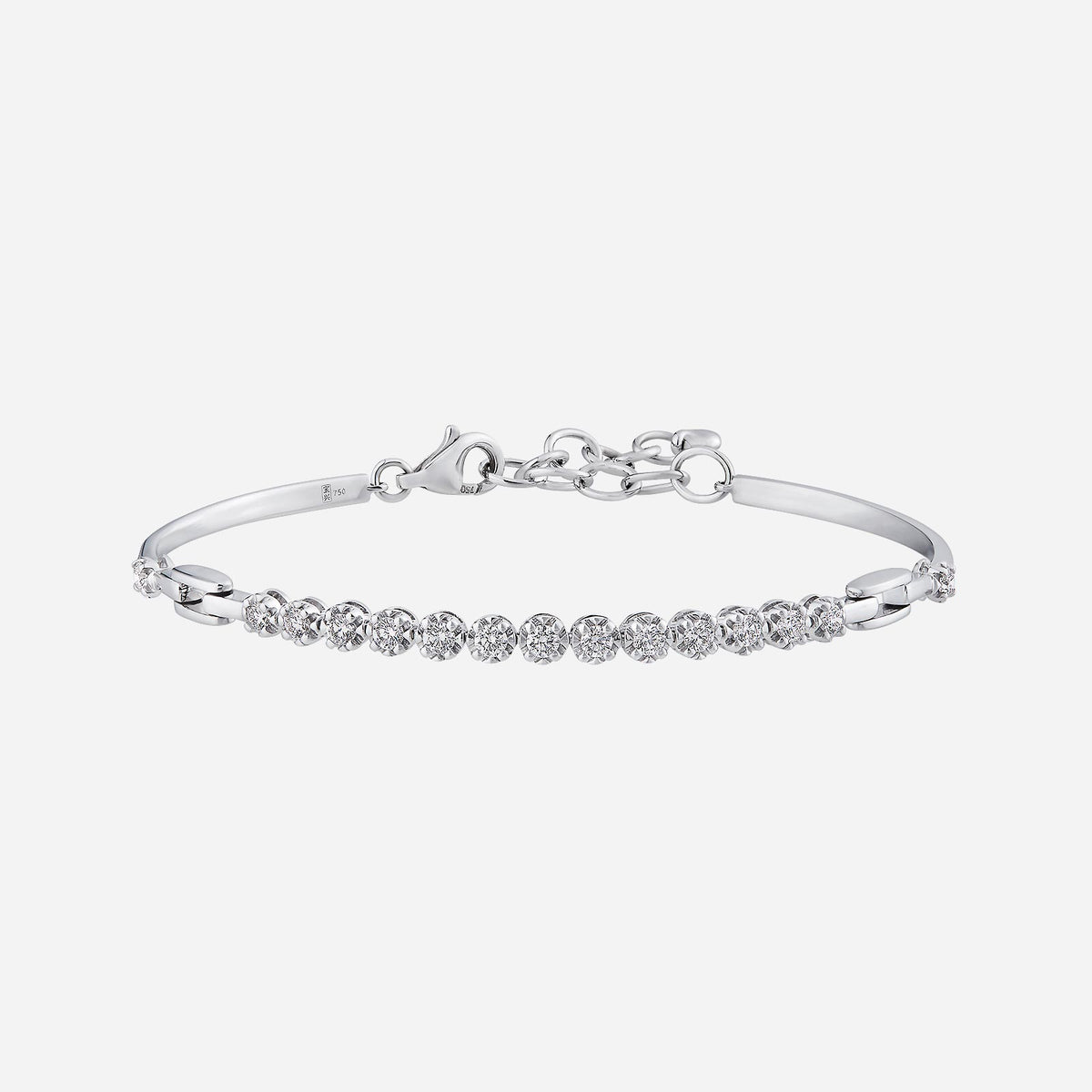 hera diamond bracelet in 18k white gold with sparkling diamonds in a chic design. perfect for adding elegance to any outfit.