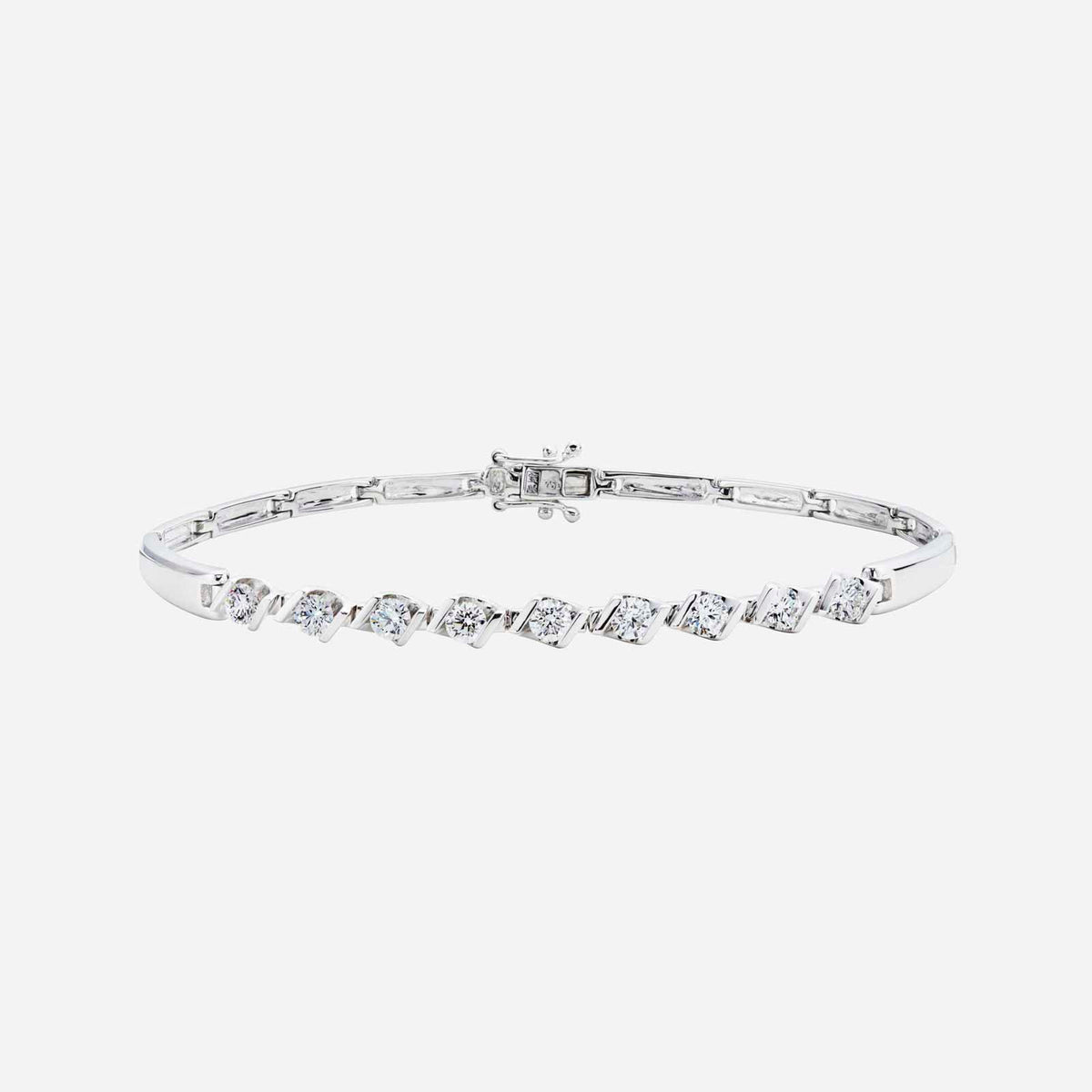 tennis diamond bracelet in 18k white gold featuring a dazzling array of sparkling diamonds in a half design.