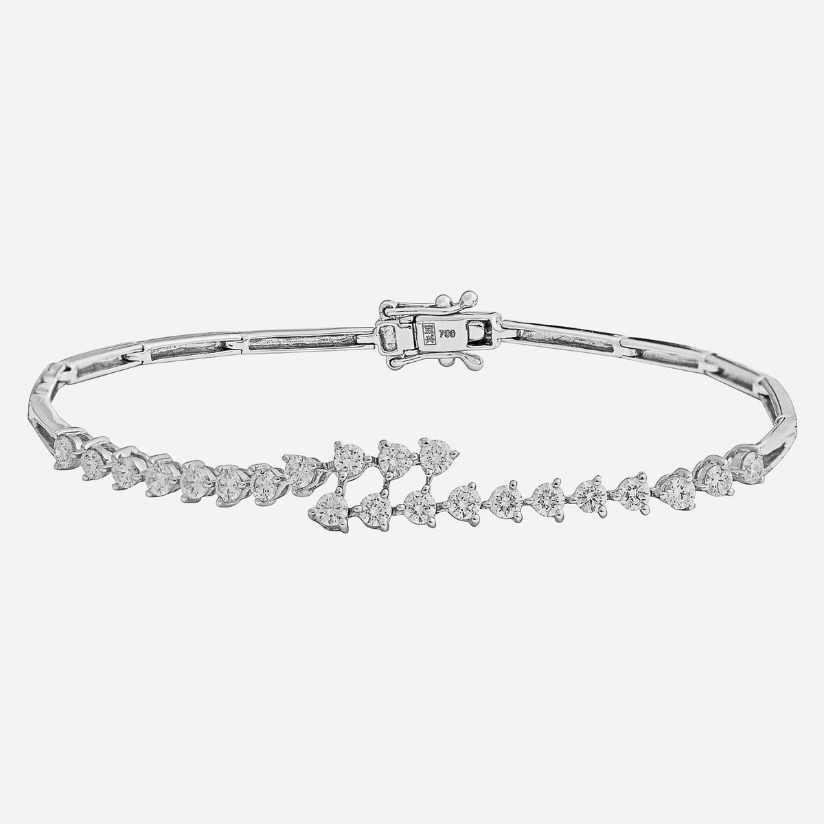 diana bracelet in 18k white gold featuring diamond accents in a sophisticated design.