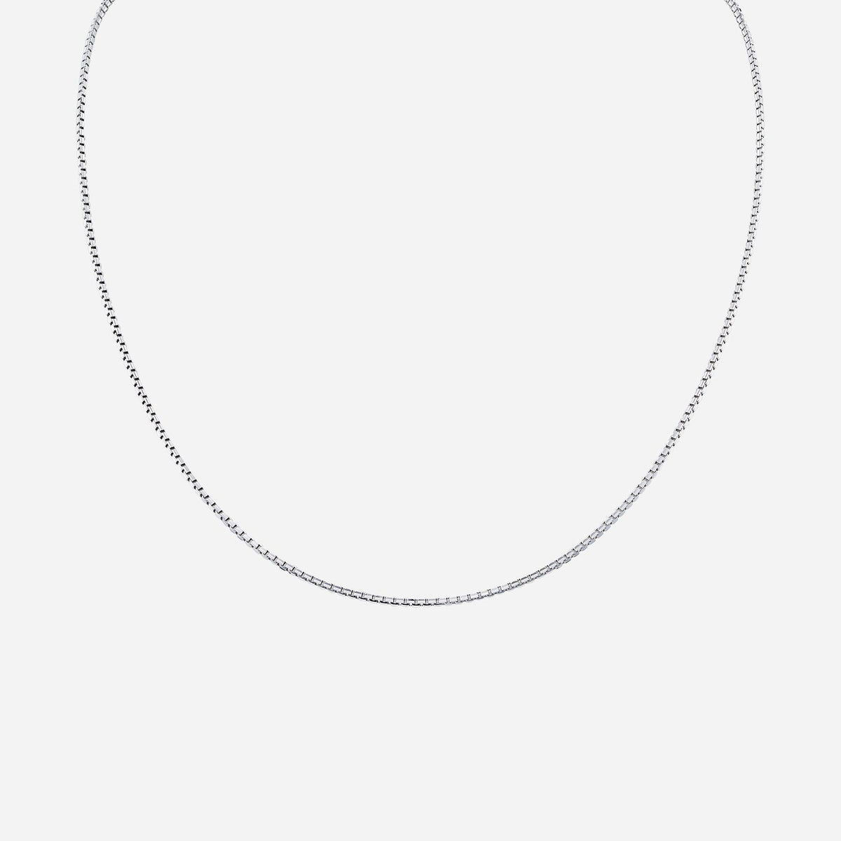 concave box chain in 18k white gold with delicate shimmering links, perfect for everyday wear and versatile styling.