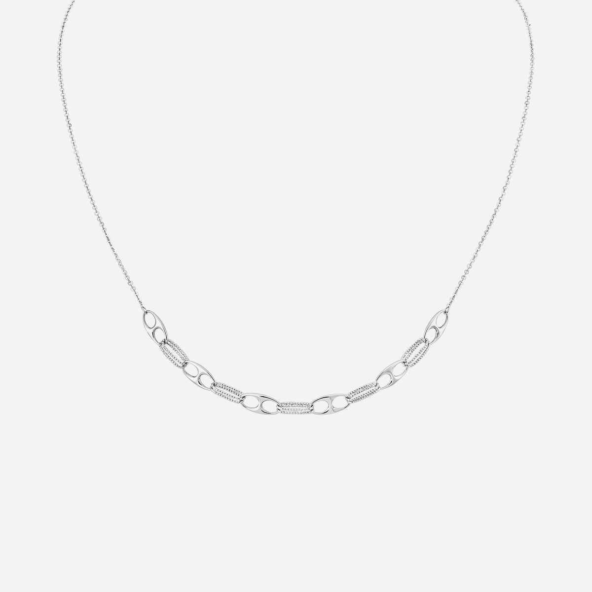 link necklace in 18k white gold with an elegant design, featuring interlocking links for a modern, sophisticated look.