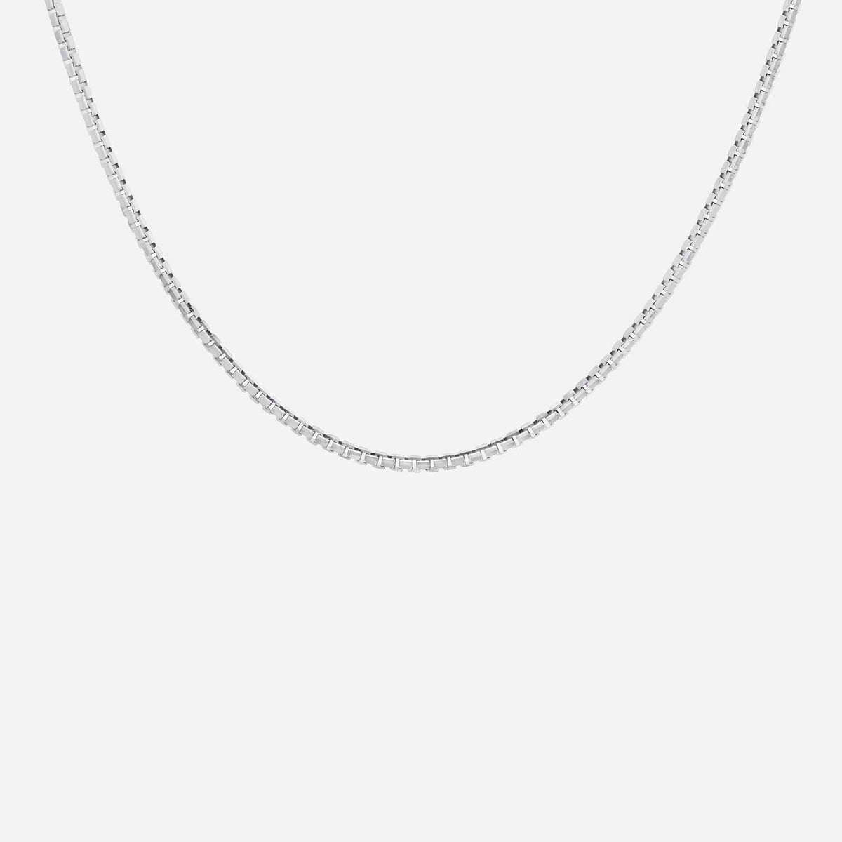 box chain necklace in 18k white gold with a sleek and modern design. perfect for various outfits and occasions.