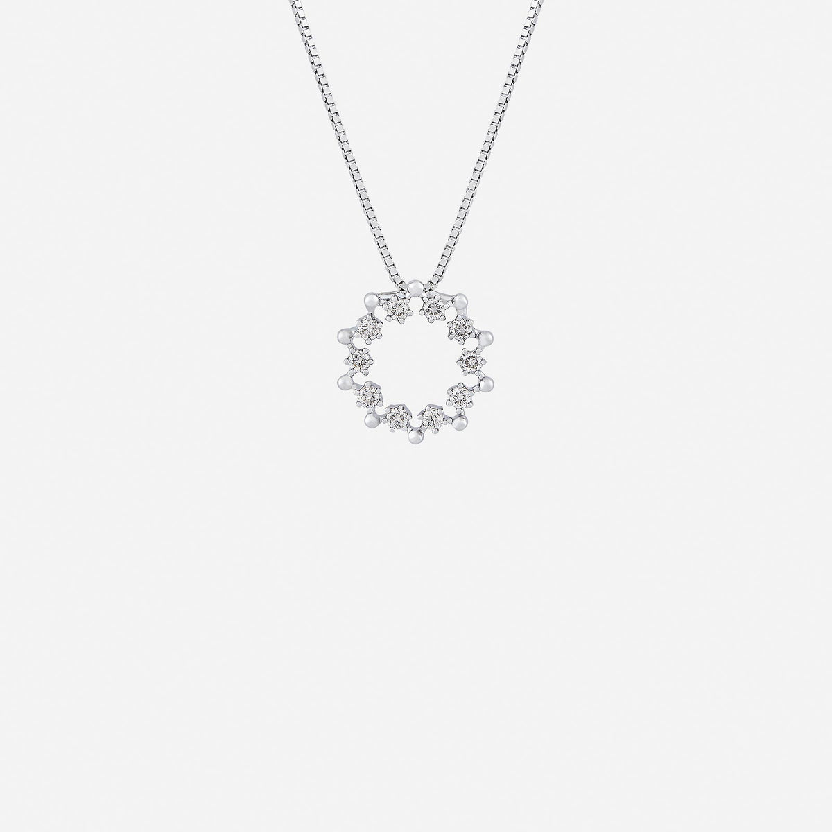star blossom pendant in 18k white gold featuring diamond-studded floral stars for elegant celestial charm.
