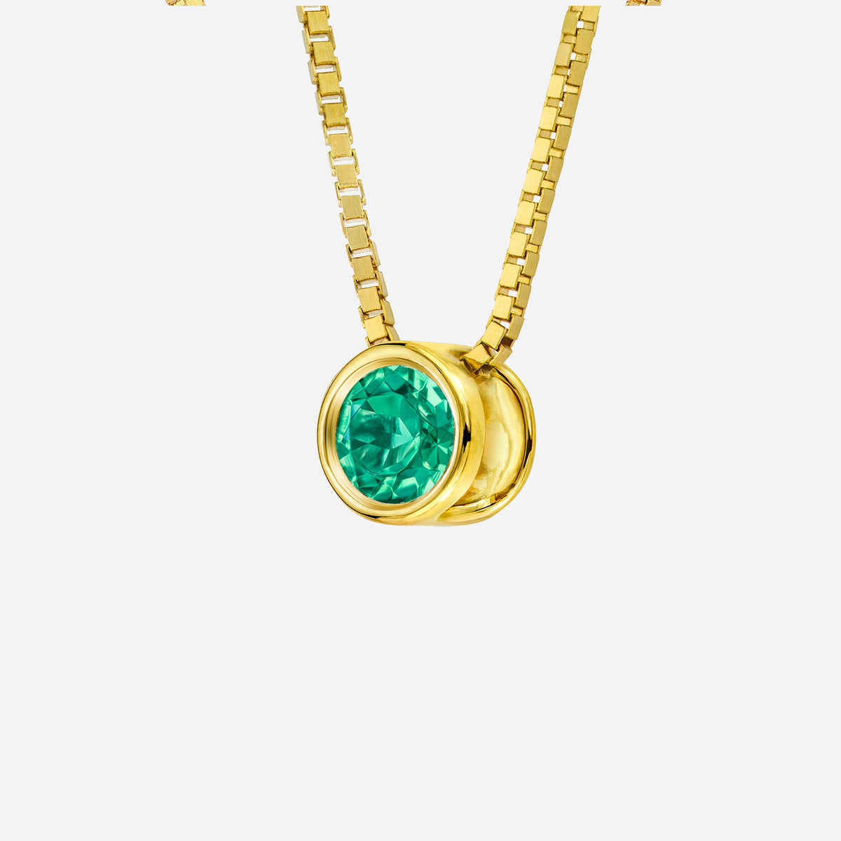18k yellow gold pendant featuring a vibrant green emerald, designed for elegance and style, perfect for may birthdays.