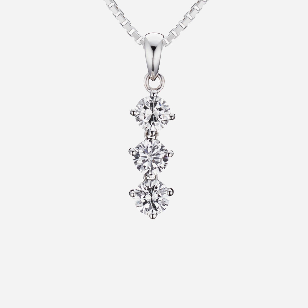 trio diamond pendant in 18k white gold featuring three round brilliant diamonds, elegant and sparkling design.