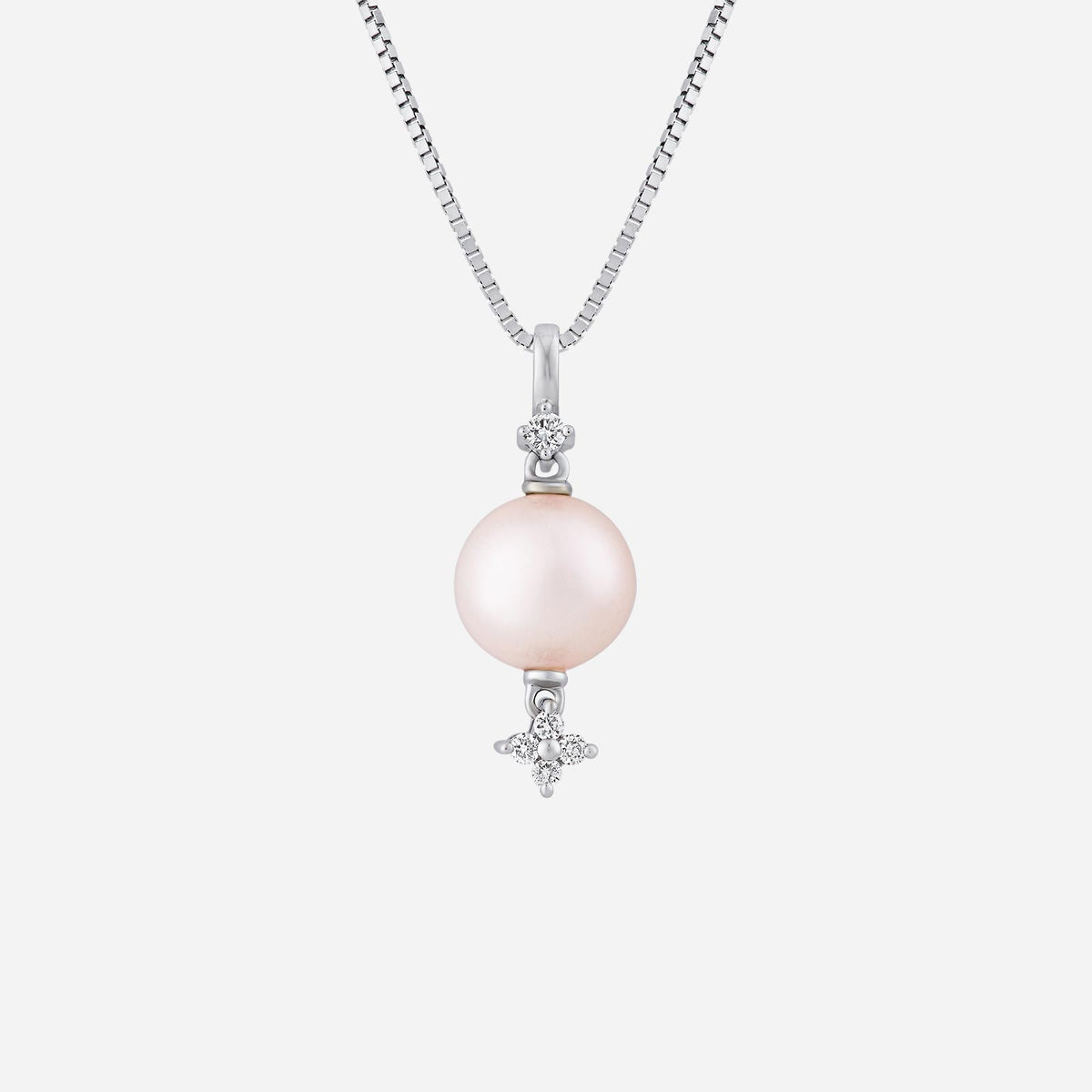 freshwater pearl pendant with diamond accents in 18k white gold, featuring a classic design and elegant sheen.