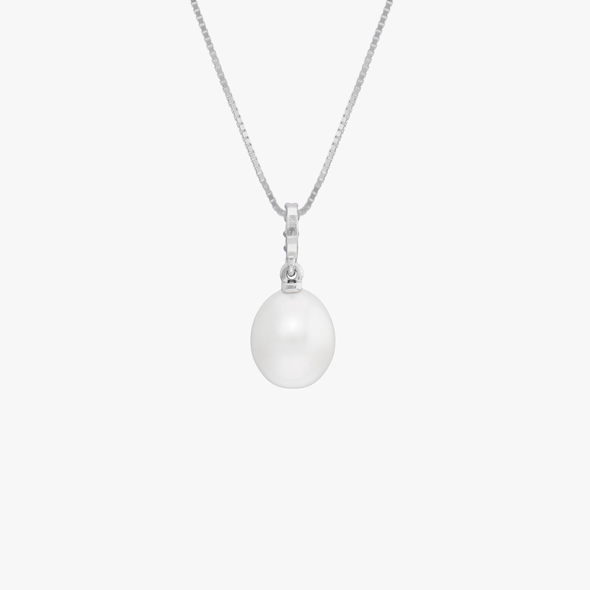 elegance pearl pendant in 18k white gold with freshwater pearl and diamond accent detail.