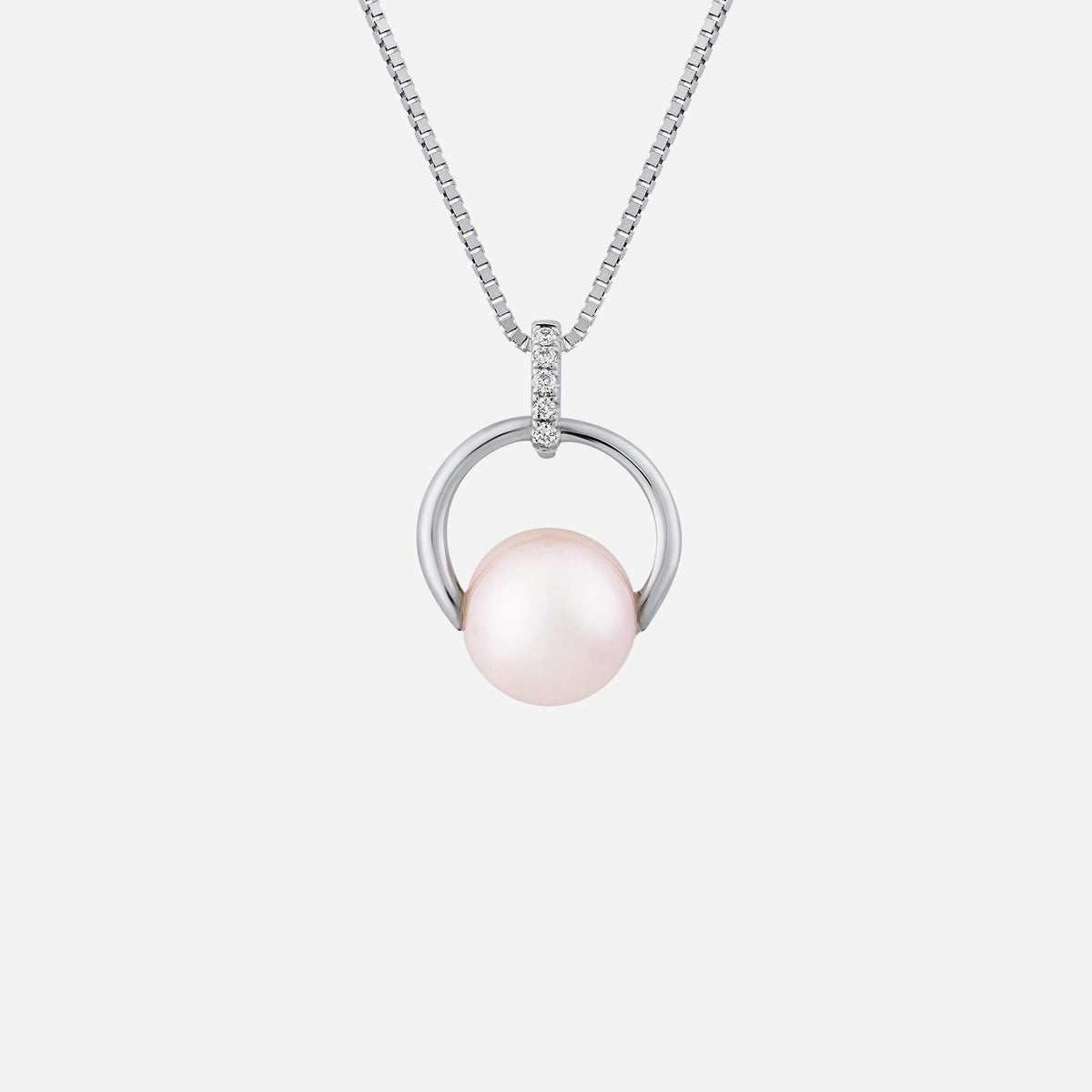 freshwater pearl pendant with diamond accent in 18k white gold, modern circular design for elegant style.