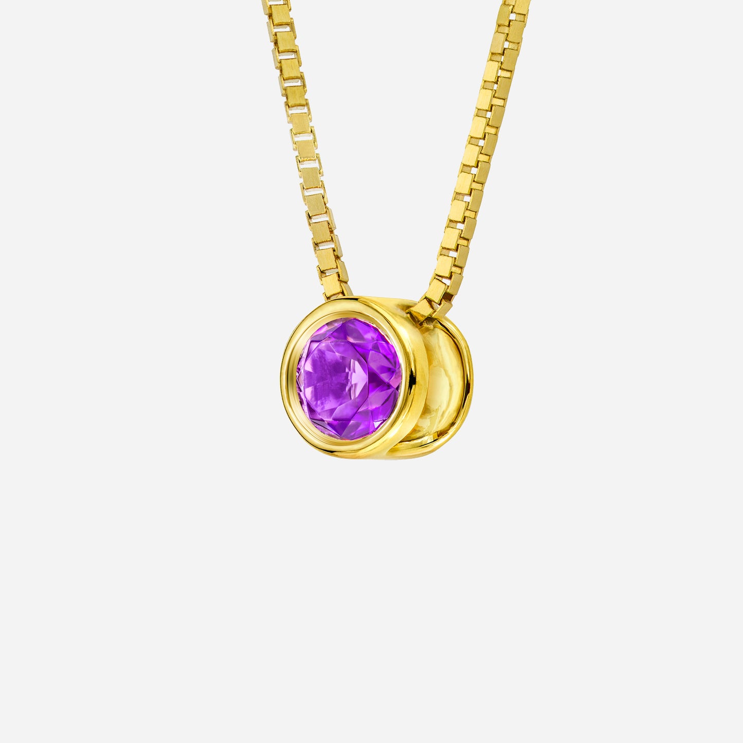amethyst pendant in 18k yellow gold featuring a round, faceted gemstone on a sleek chain design.