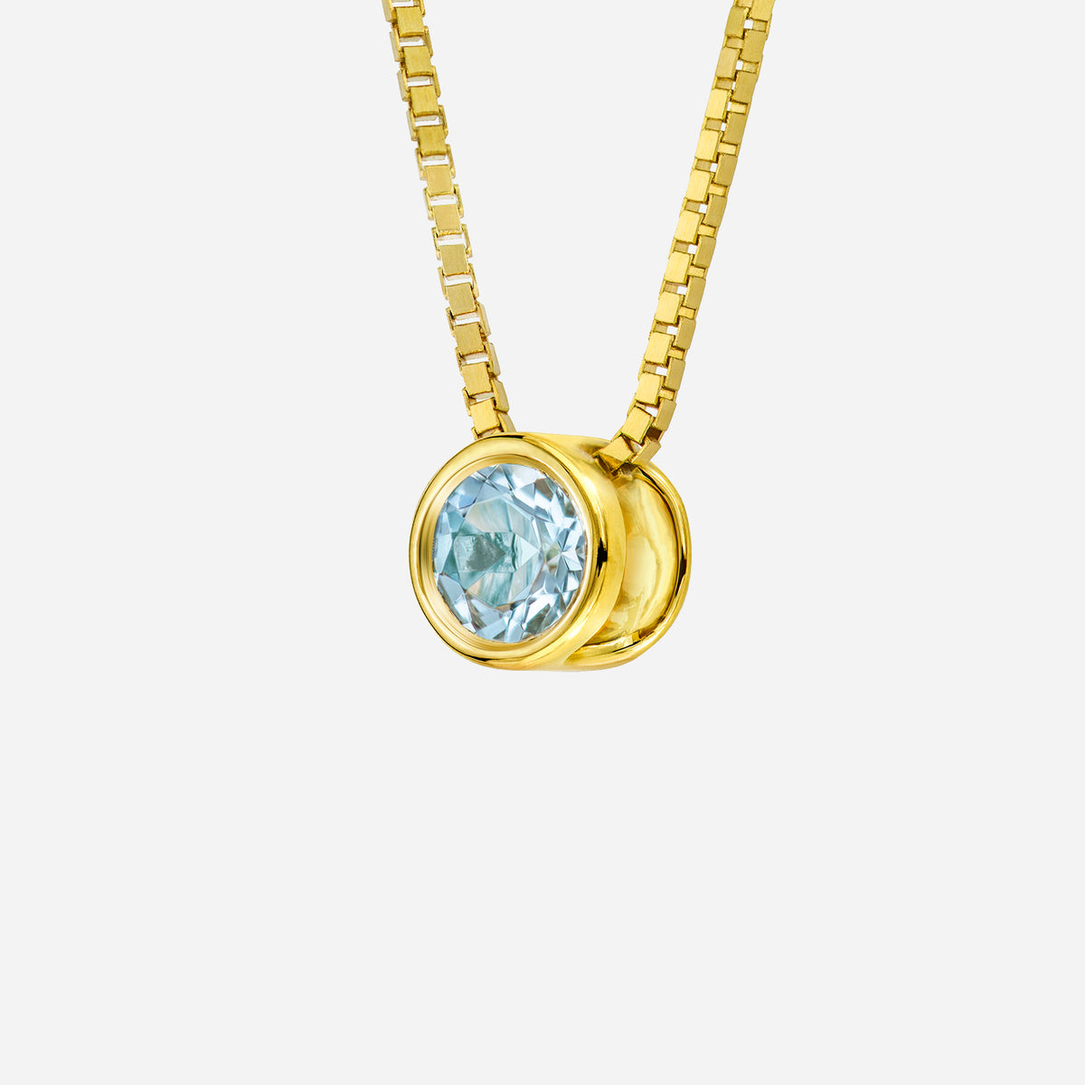 aquamarine pendant in 18k yellow gold with a round-cut gemstone and sleek chain design.