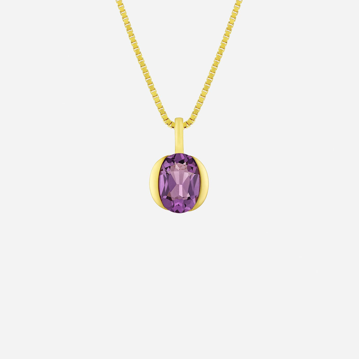 amethyst pendant in 18k yellow gold featuring a smooth design and rich purple gemstone. perfect for elegant occasions.