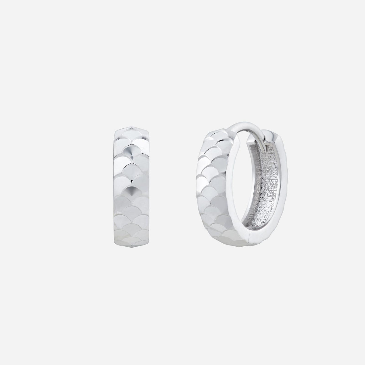 textured 18k white gold earrings inspired by ocean waves, featuring a rhythmic scale pattern for mesmerizing elegance.
