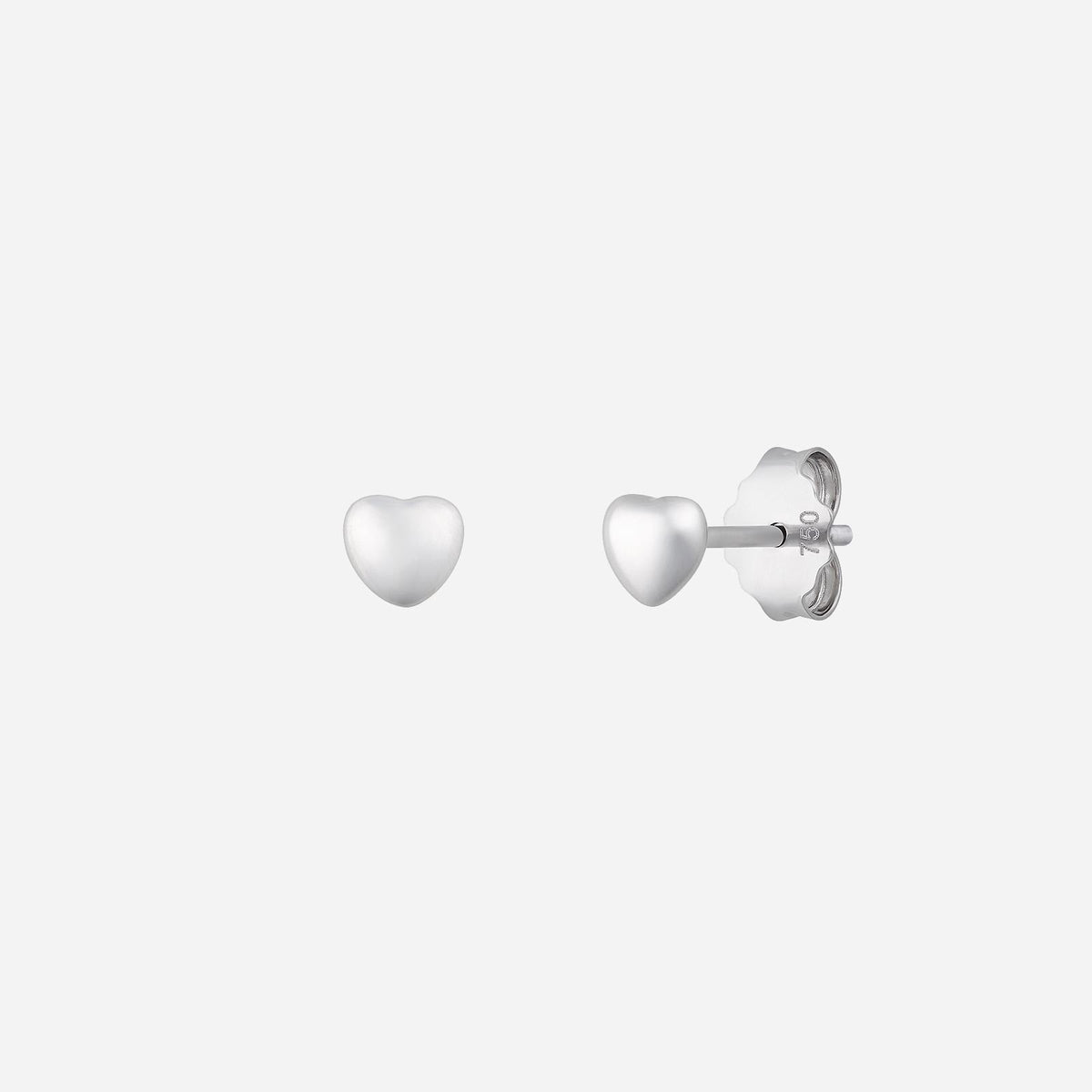 heart shape earrings in 18k white gold with a polished finish, perfect for a timeless and elegant look.