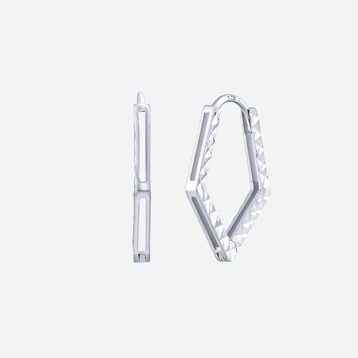 pentastar gleam earrings in 18k white gold featuring pentagonal silhouette and faceted surfaces for a shimmering effect.