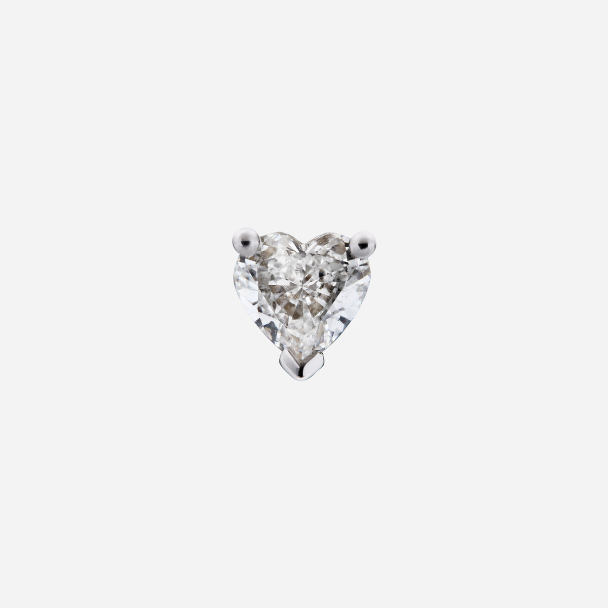 heart-cut diamond stud earring in 18k white gold with sparkling facets and a lustrous finish.