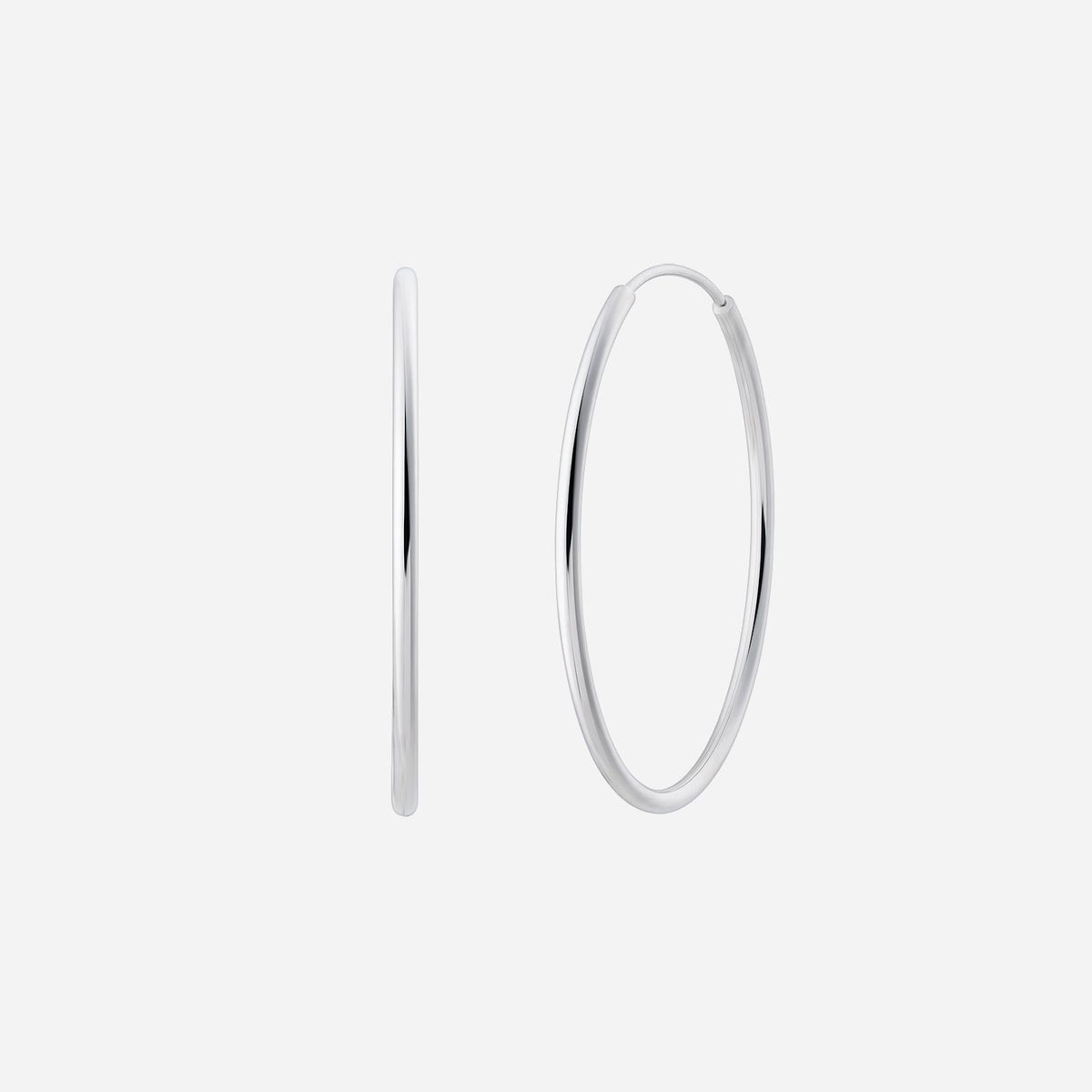 18k white gold hoop earrings with a sleek, elegant design for timeless sophistication. perfect for any occasion.
