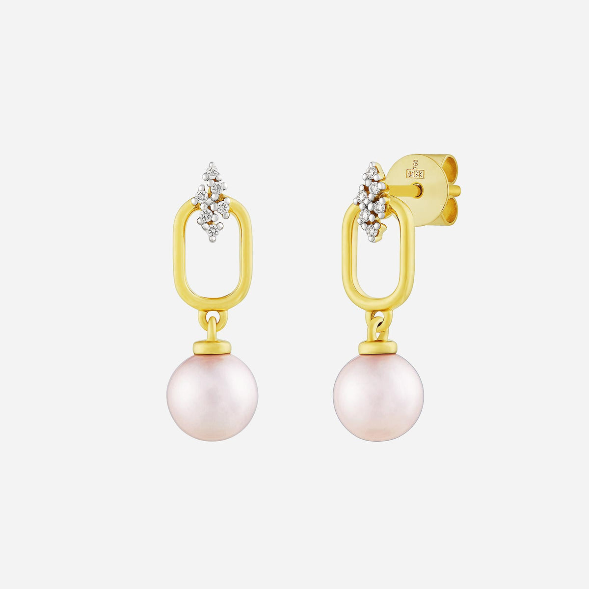 freshwater pearl earrings in 18k yellow gold with diamond pavé-set detail and sculptural gold link. elegant drop design.