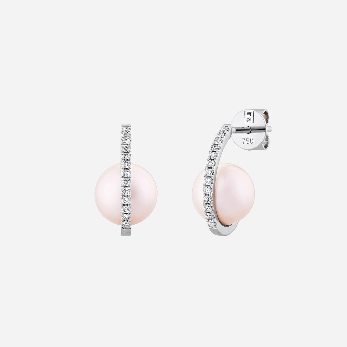 freshwater pearl earrings in 18k white gold featuring a sparkling diamond arc in a contemporary design.