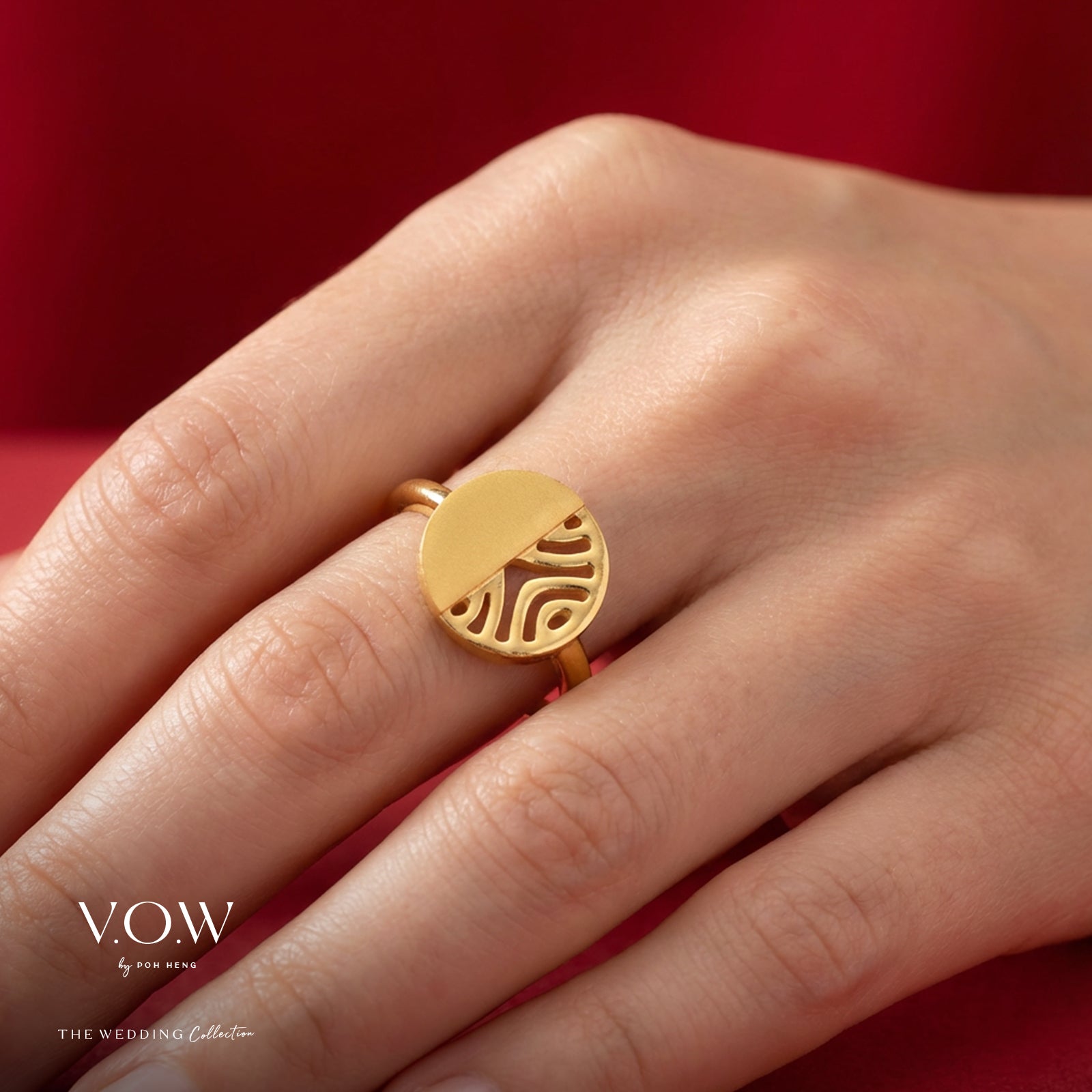 Minimalist yellow gold ring featuring a circular design with intricate patterns, perfect for daily wear or special occasions.