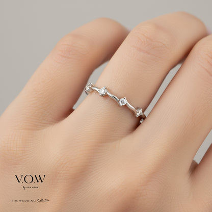 Caressing Waves Diamond Ring in 18K white gold featuring soft curves and brilliant diamonds. Stylish and elegant design.