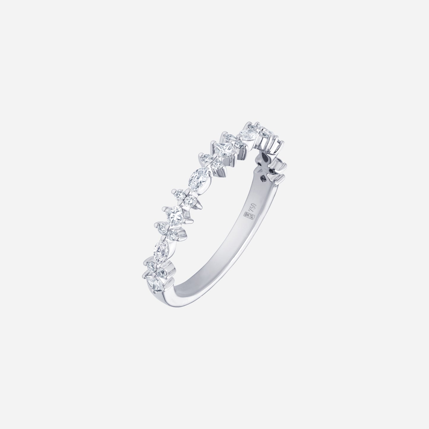 wreaths of glory diamond ring in 18k white gold featuring a garland of brilliant-cut diamonds.