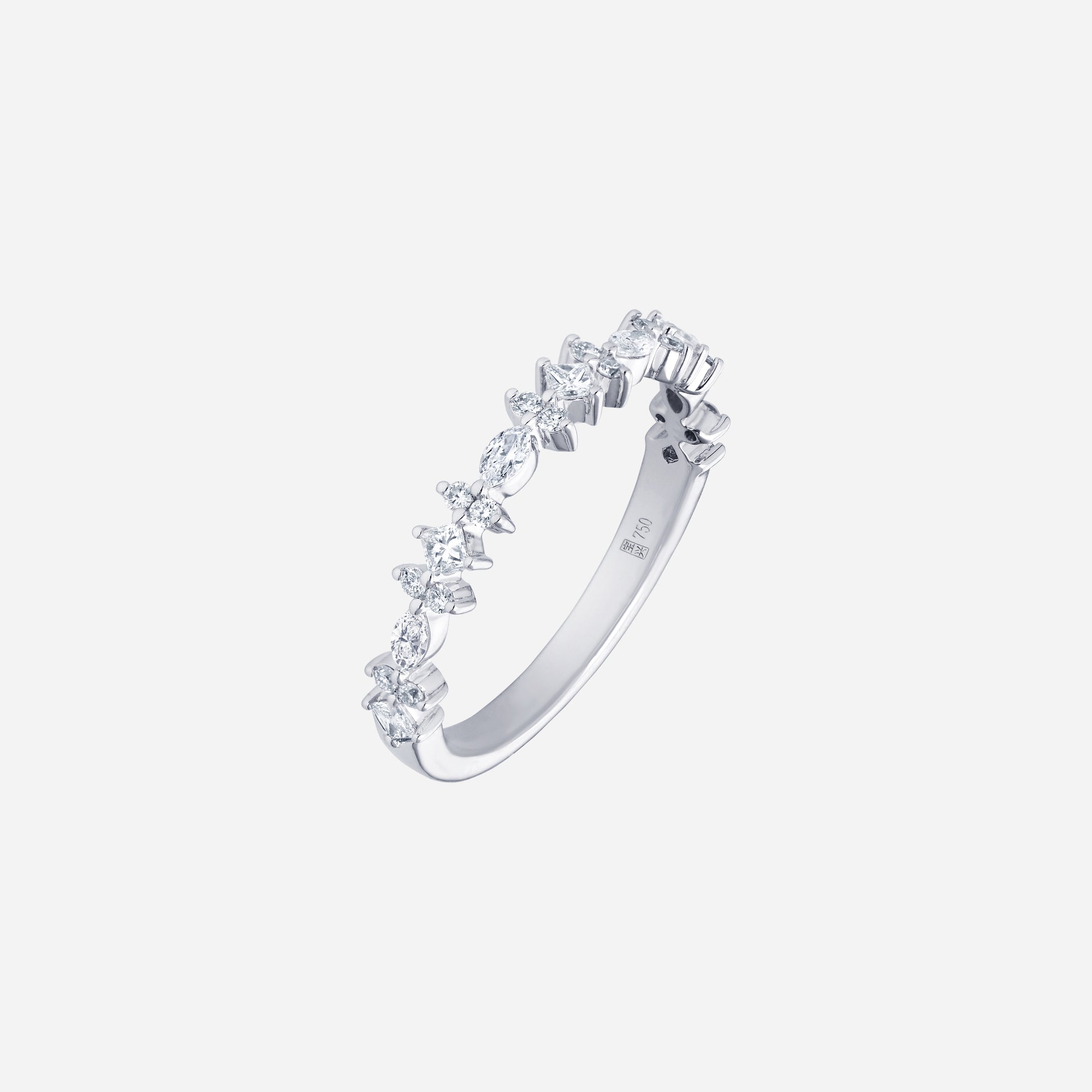 Wreaths of Glory diamond ring in 18K white gold featuring a garland of brilliant-cut diamonds.