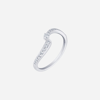 Harmony Links Diamond Ring in 18K White Gold with diamond accents and a delicate wave design.
