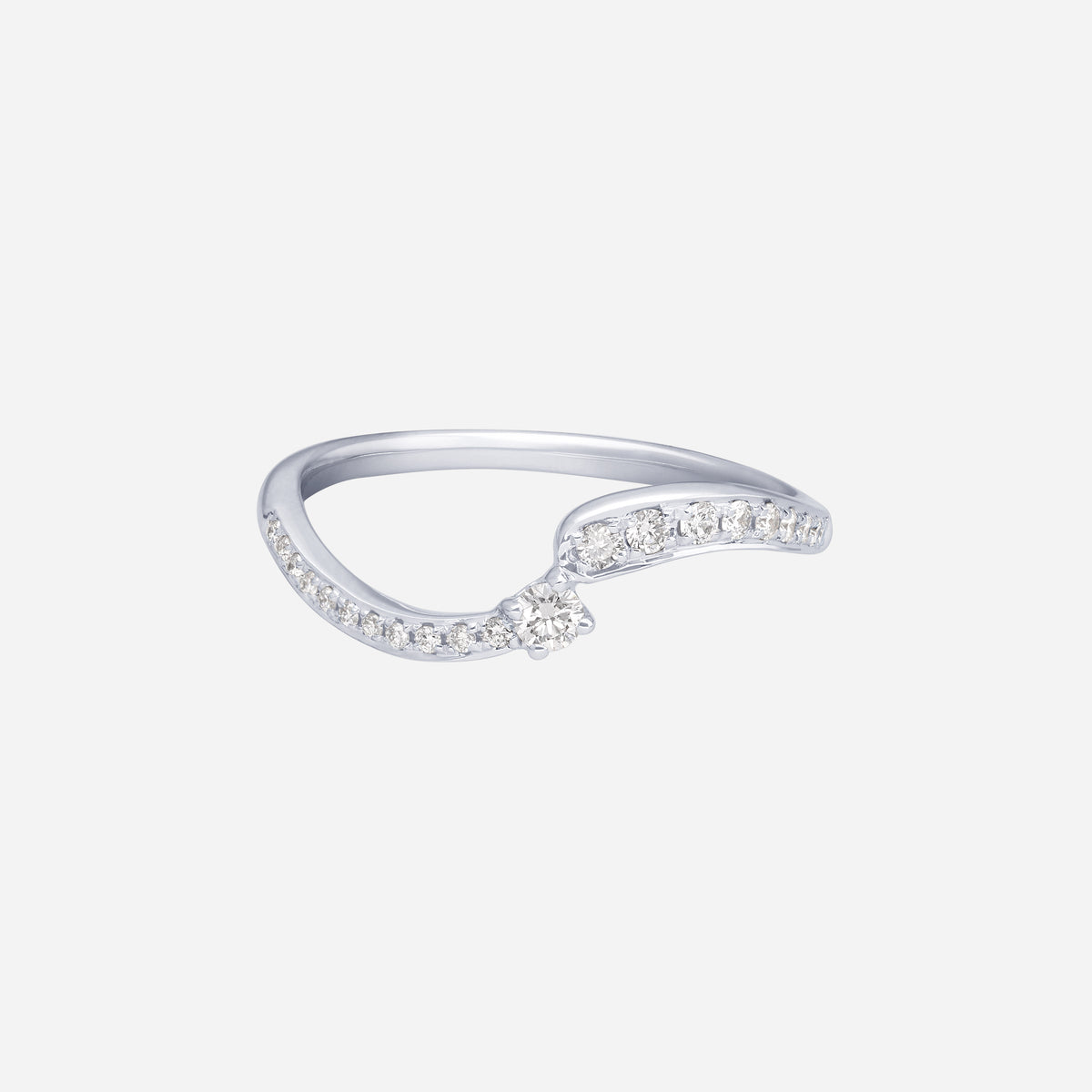 Harmony Links Diamond Ring in 18K White Gold featuring delicate waves with diamond accents and a center stone.