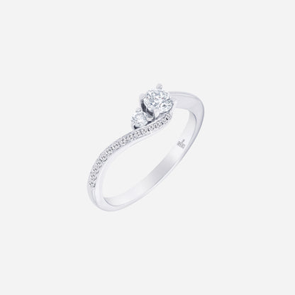 Eternal Sparkle diamond ring in 18K white gold with central and pavé-set diamonds, featuring a flowing band design.