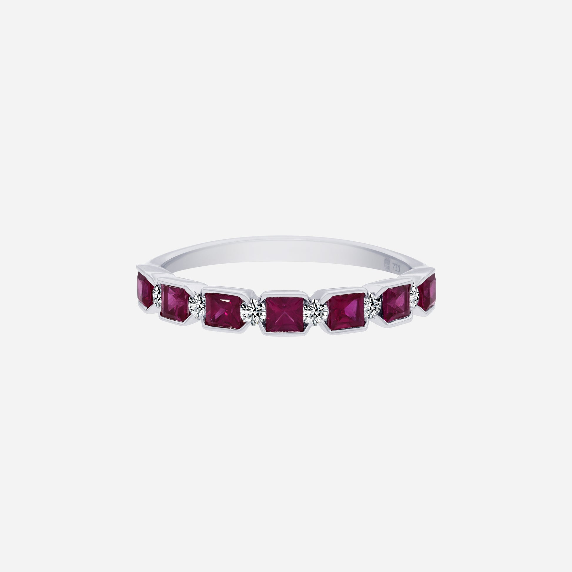 Ruby ring in 18K white gold featuring square-cut rubies and diamond accents in a refined design.