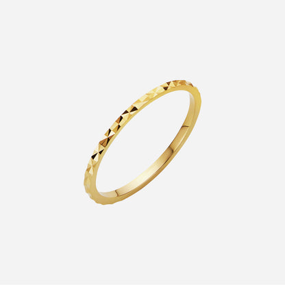 22K yellow gold ring with diamond-cut design for a sparkling effect, perfect for mixing and matching with other jewellery.