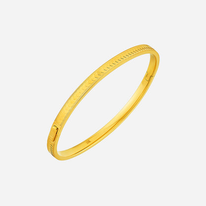 Arrow Bangle in Yellow Gold (D22KSTYLE0272A)