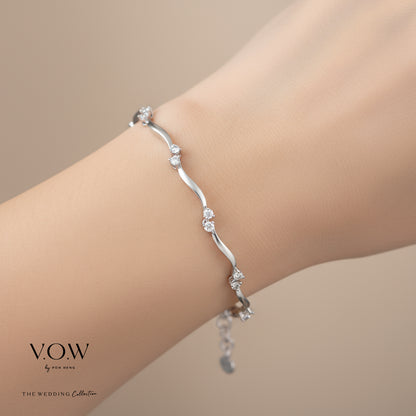 Caressing Waves Diamond Bracelet in 18K white gold with diamonds set in a wavy design, featuring a delicate chain.