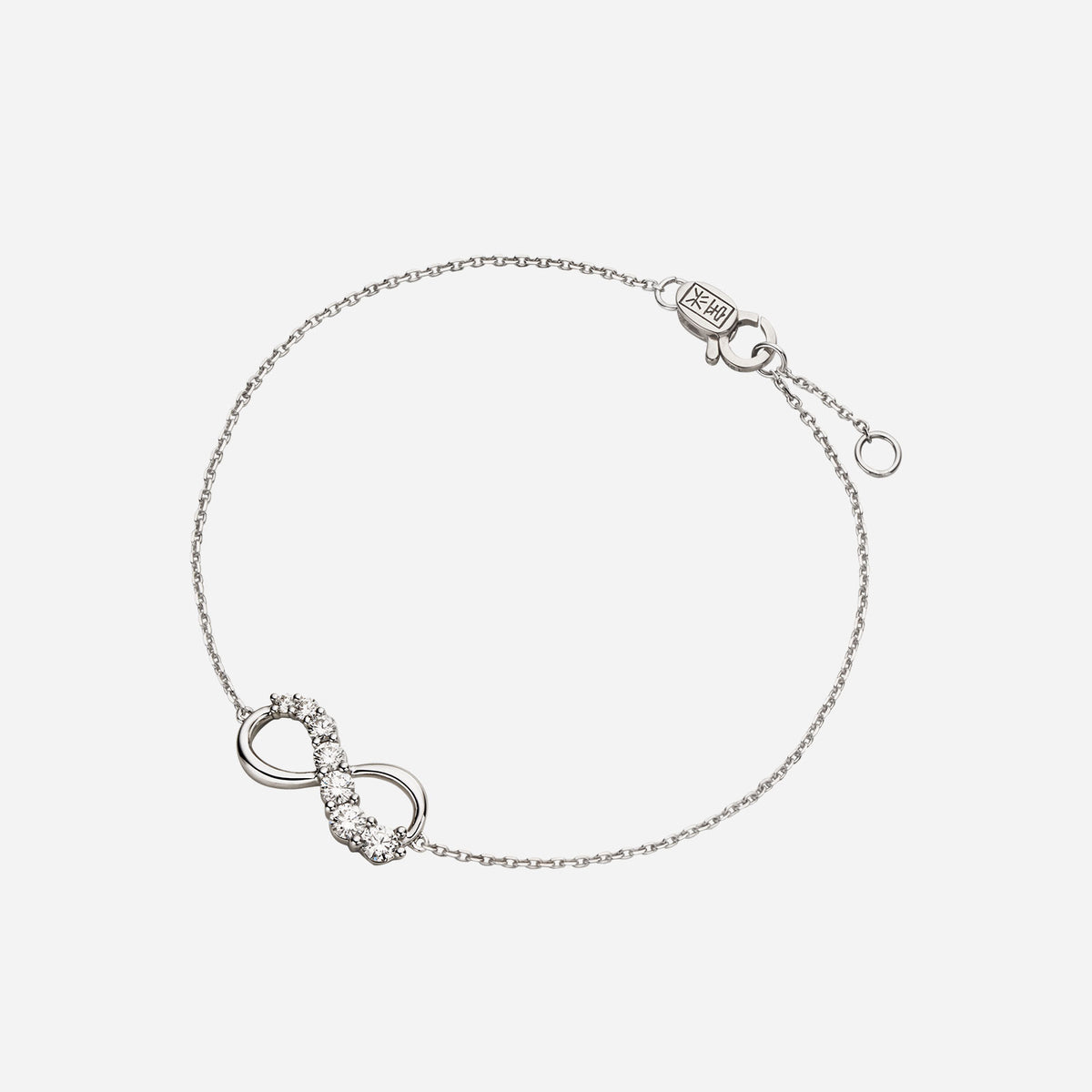 Love Journey infinity bracelet in 18K white gold with brilliant cut diamonds in ascending sizes. Elegant design detail.