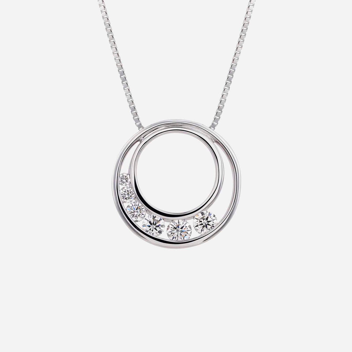halo pendant in 18k white gold featuring six shimmering diamonds, elegantly designed for a sophisticated look.