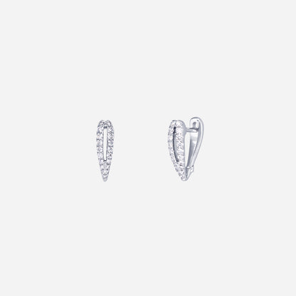 Duo linear huggie earrings in 18K white gold featuring pavé diamonds in a sleek tapered design.