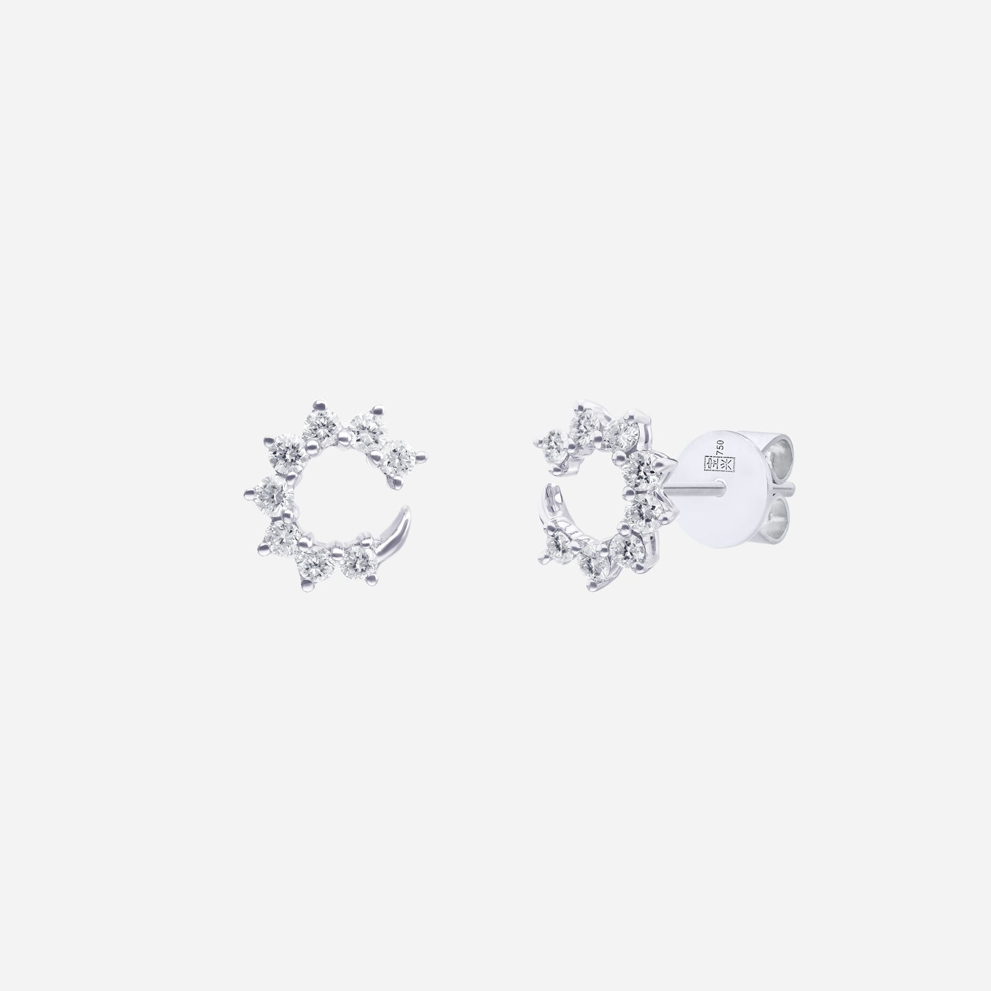 radiant lace diamond earrings in 18k white gold, featuring a unique design adorned with sparkling diamonds.