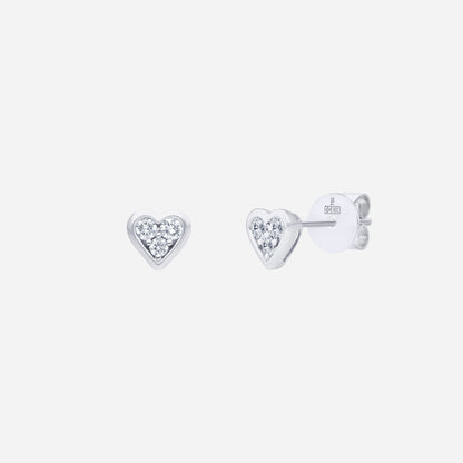Heart-shaped diamond earrings in 18K white gold, featuring sparkling diamonds for a timeless look.